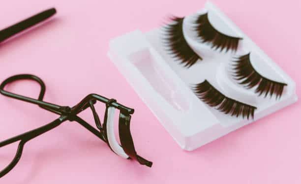 Are Eyelash Extensions Dangerous for Your Eyesight?