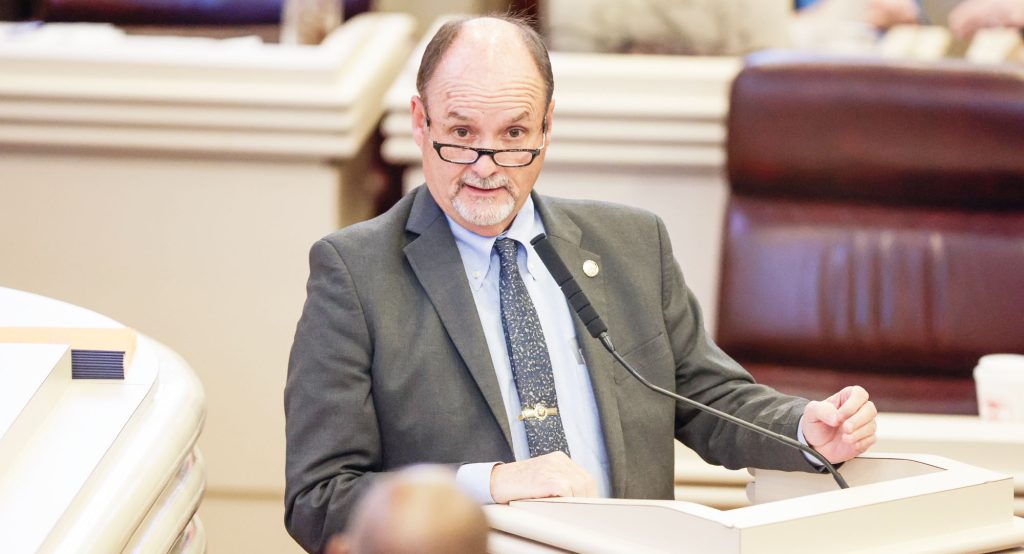 Alabama lawmaker proposes English-only driver’s license exams