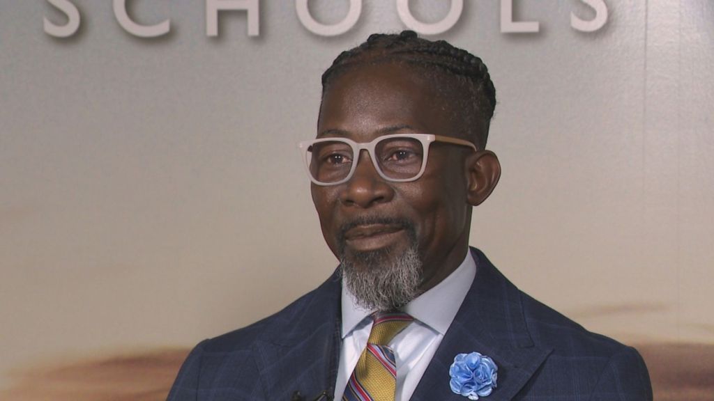 Former Iowa superintendent expected to plead guilty to falsely claiming US citizenship