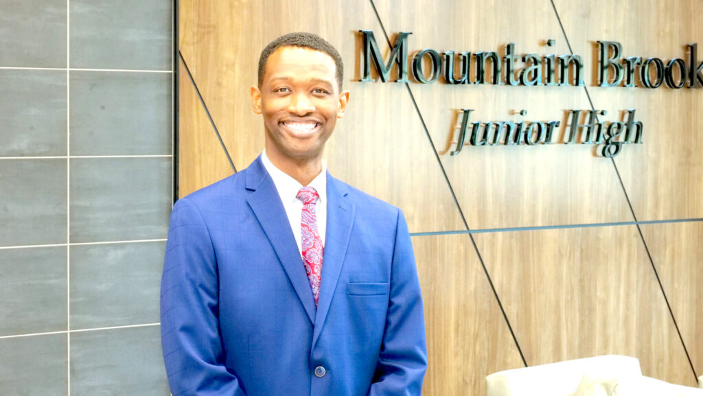 Alabama Senate Candidate Calls on Britt, Tuberville to Stop Trading Stocks in Office