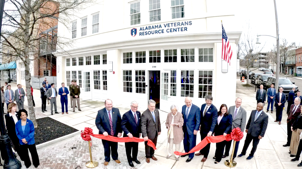 Gov. Ivey celebrates the opening of the Alabama Veterans Resource Center to support service members statewide