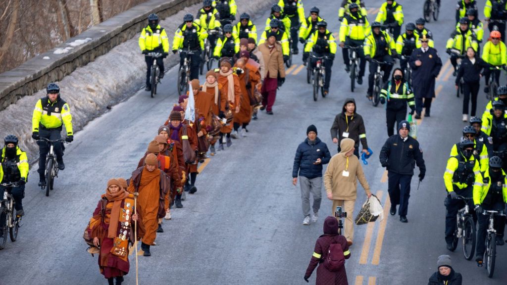 Monks conclude 15-week ‘Walk for Peace’ in Washington