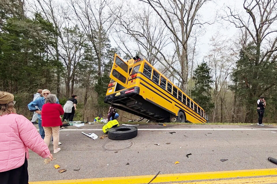Tragedy on the Road: Two Students Killed,Community Calls for Prayer After School Bus Crash