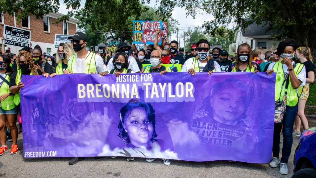 Feds move to dismiss charges against officers accused of falsifying warrant in Breonna Taylor raid