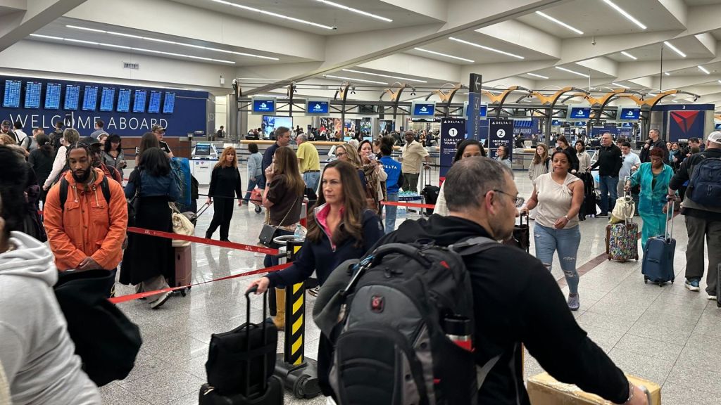47th president signs order to pay TSA employees after Congress fails to agree on DHS funding