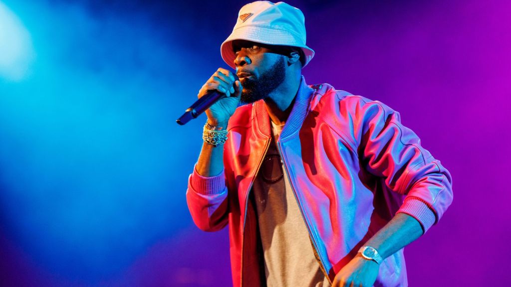 Fugees rapper Pras reports to prison to begin 14-year sentence